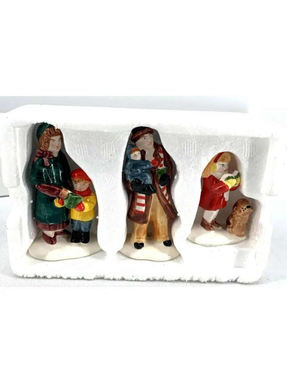 Dept 56 Caroling Family Christmas Snow Village Set of 3 Figures #5105-5 Porcelai